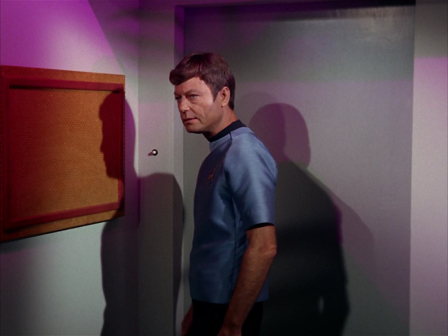 ariane179254_StarTrek_2x13_Obsession_1633.jpg