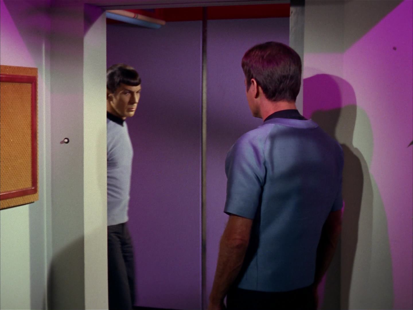 ariane179254_StarTrek_2x13_Obsession_1636.jpg