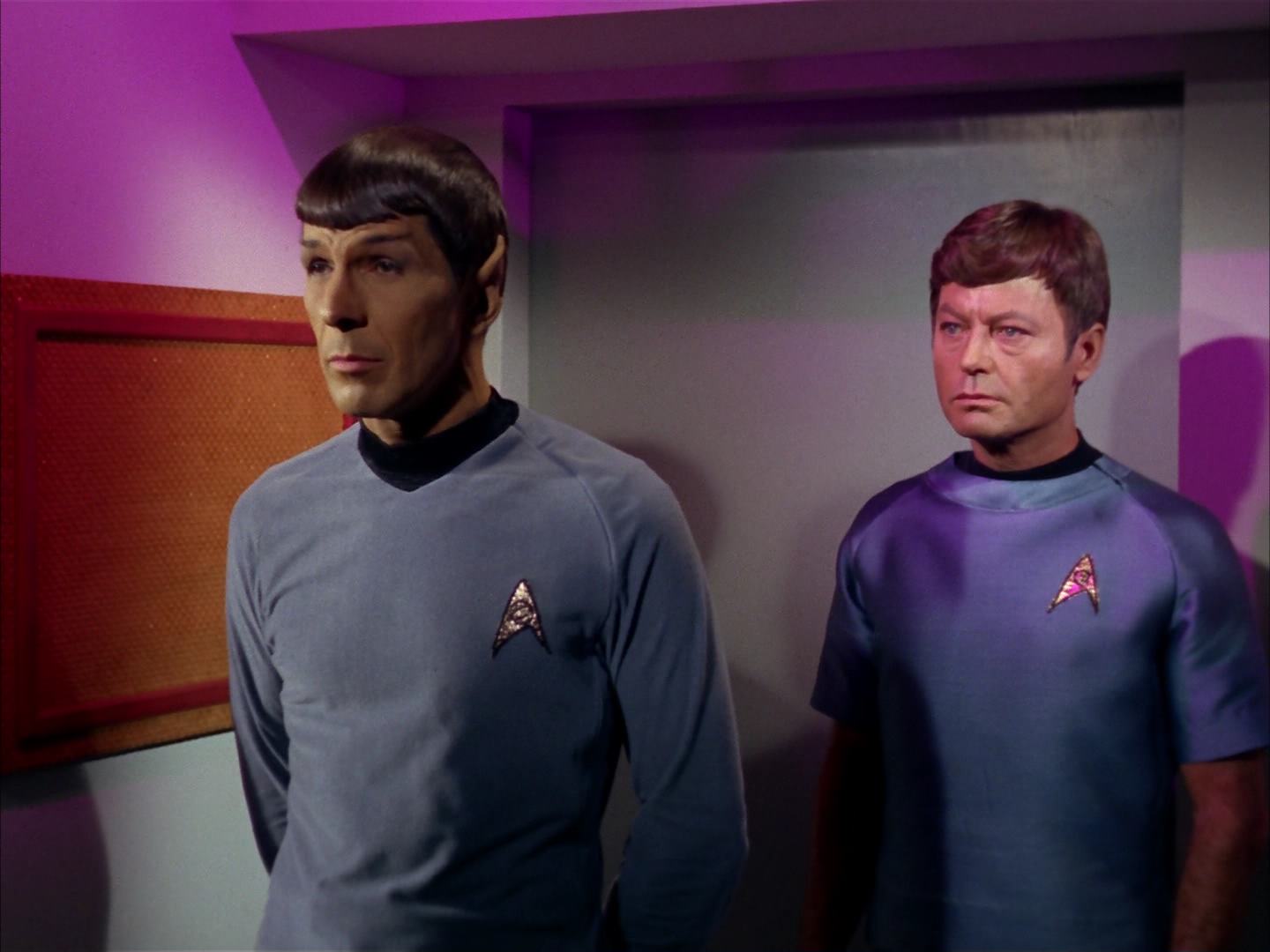 ariane179254_StarTrek_2x13_Obsession_1665.jpg