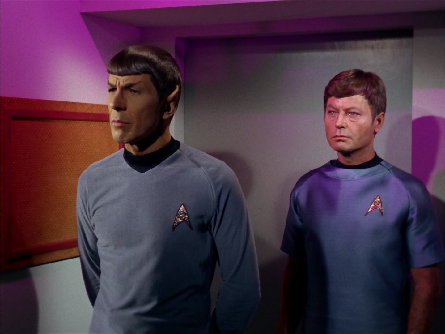 ariane179254_StarTrek_2x13_Obsession_1676.jpg