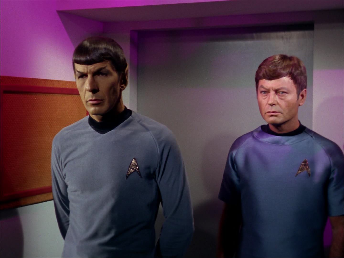 ariane179254_StarTrek_2x13_Obsession_1687.jpg