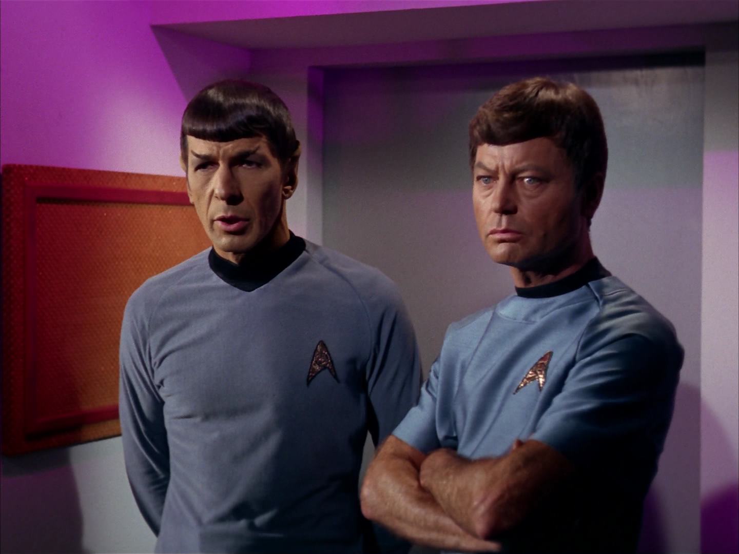 ariane179254_StarTrek_2x13_Obsession_1693.jpg
