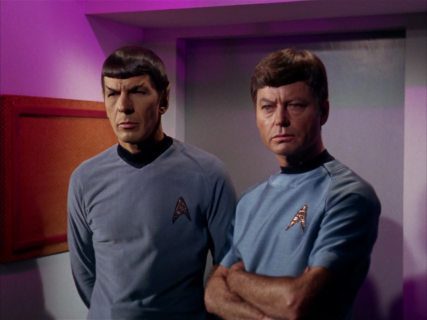 ariane179254_StarTrek_2x13_Obsession_1705.jpg