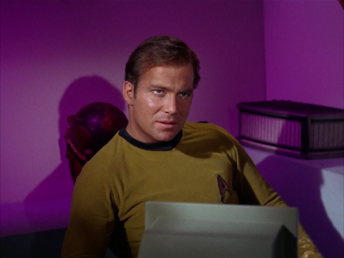 ariane179254_StarTrek_2x13_Obsession_1713.jpg