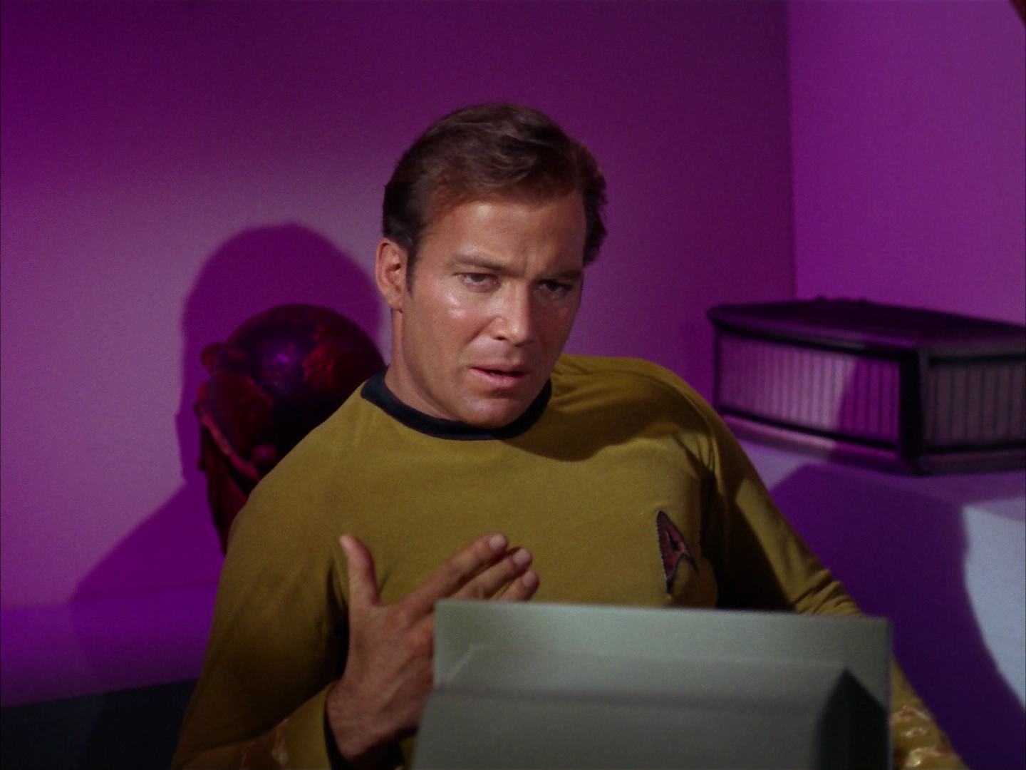 ariane179254_StarTrek_2x13_Obsession_1717.jpg