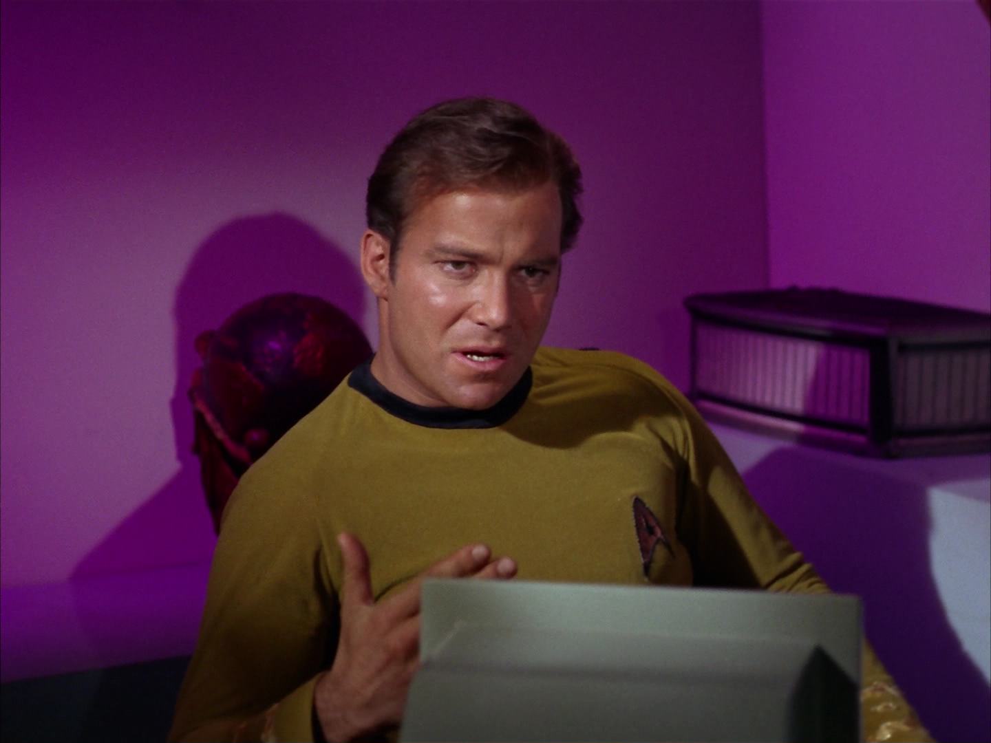 ariane179254_StarTrek_2x13_Obsession_1718.jpg