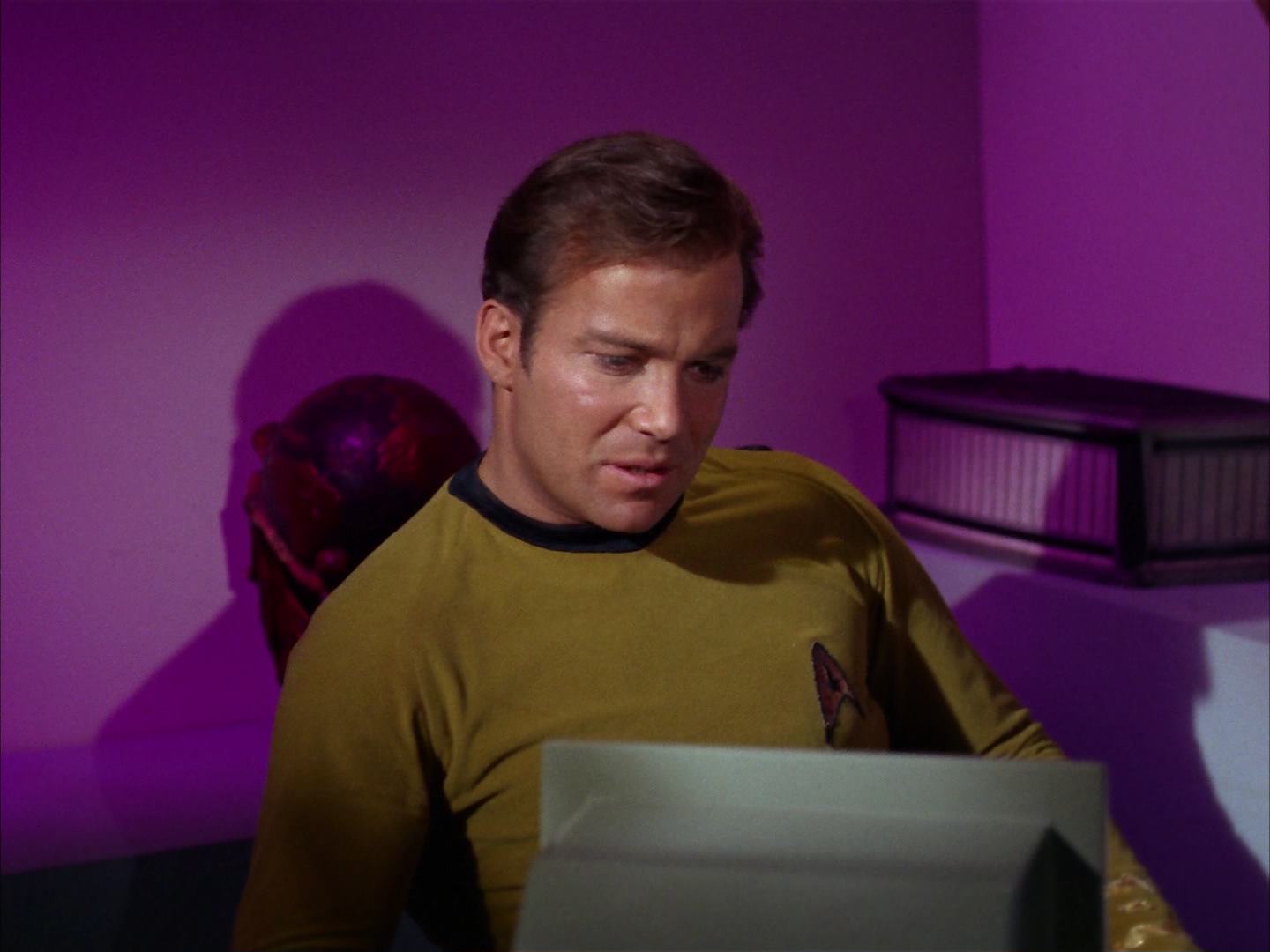 ariane179254_StarTrek_2x13_Obsession_1719.jpg