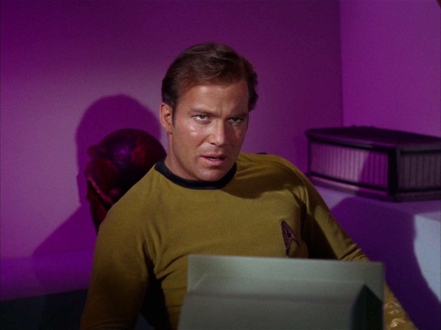 ariane179254_StarTrek_2x13_Obsession_1721.jpg