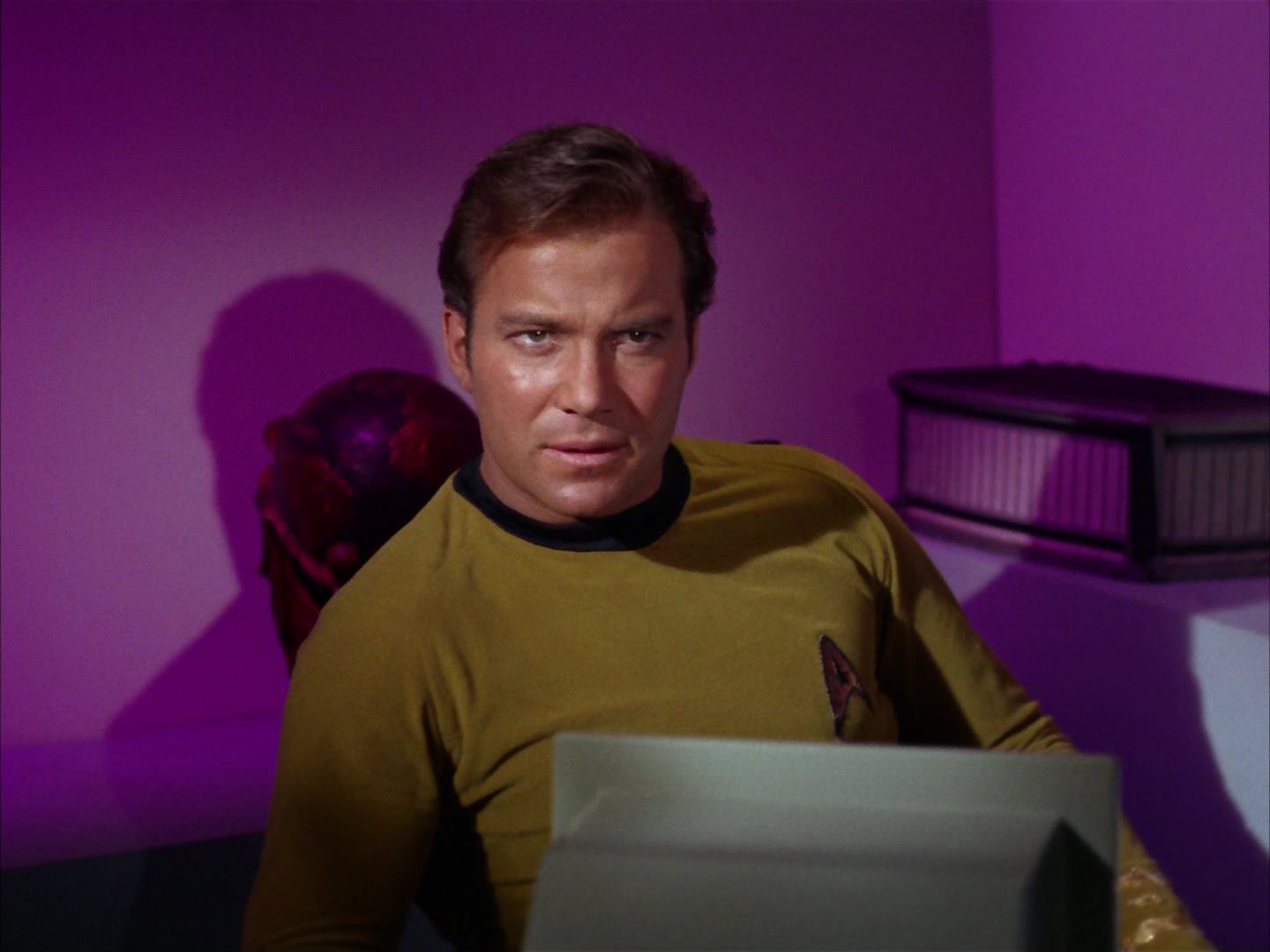 ariane179254_StarTrek_2x13_Obsession_1723.jpg