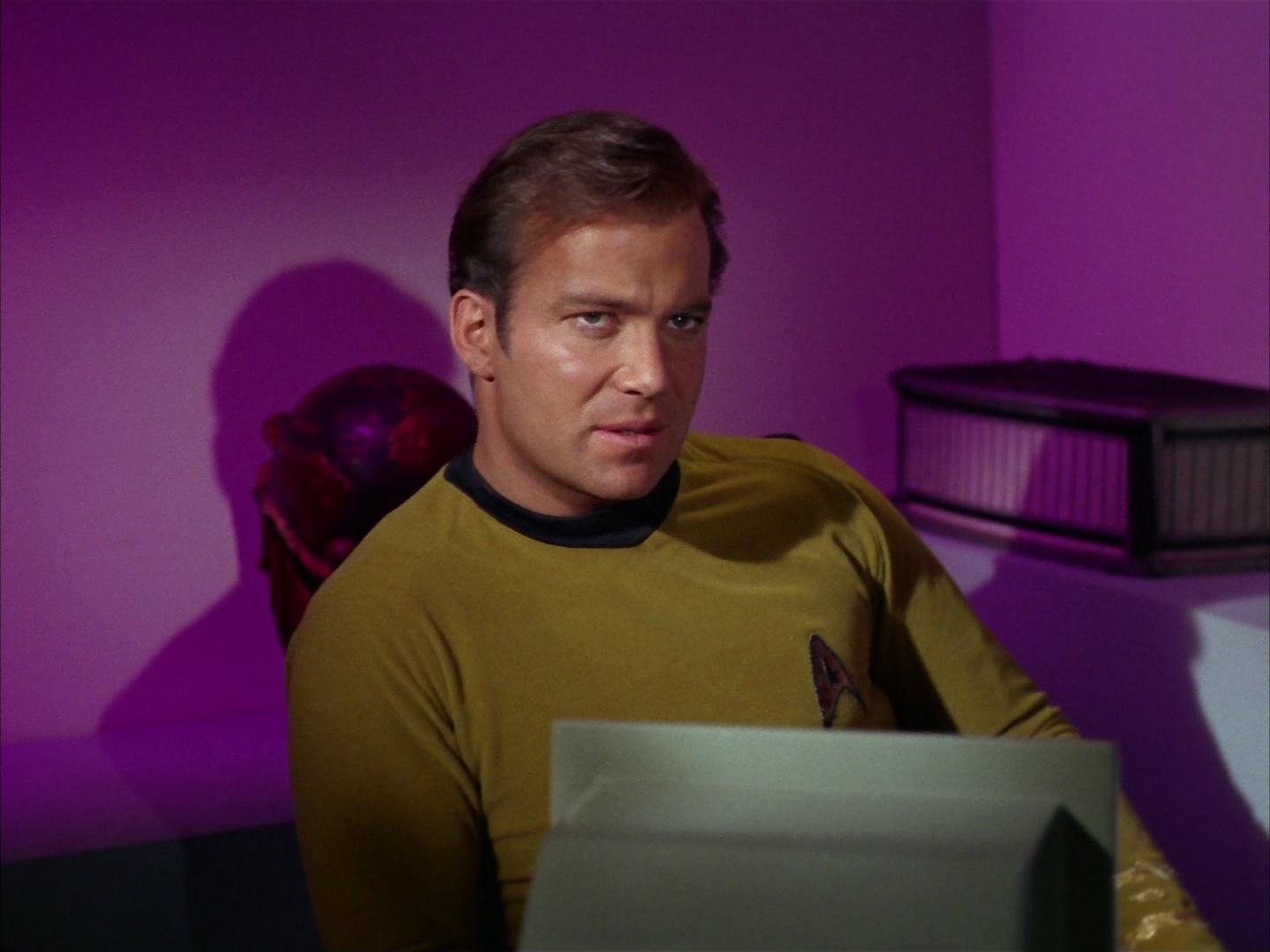 ariane179254_StarTrek_2x13_Obsession_1752.jpg