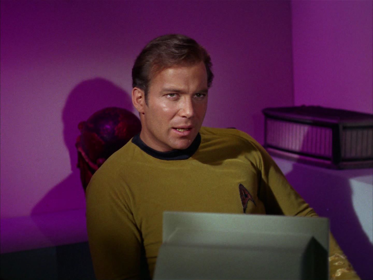 ariane179254_StarTrek_2x13_Obsession_1755.jpg