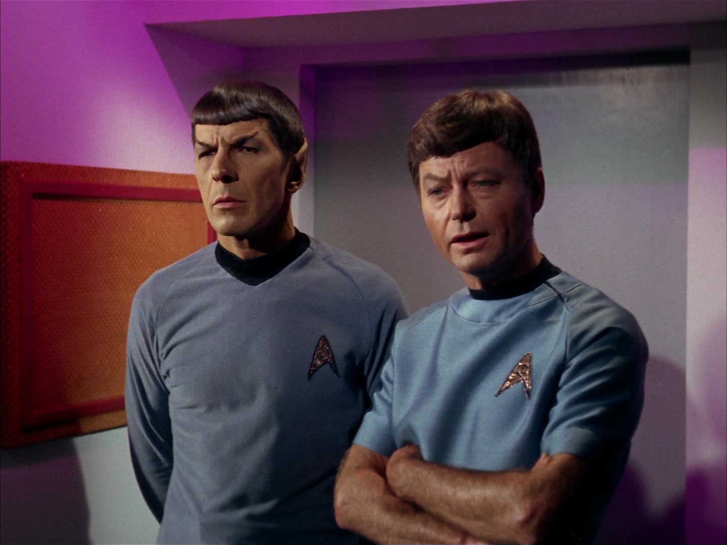 ariane179254_StarTrek_2x13_Obsession_1757.jpg