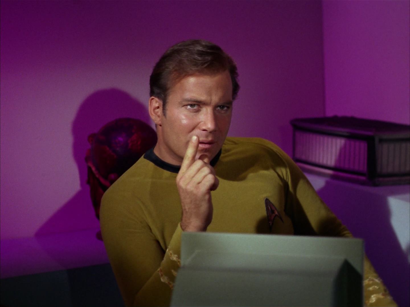 ariane179254_StarTrek_2x13_Obsession_1758.jpg