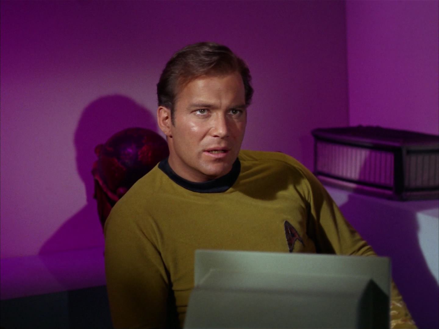 ariane179254_StarTrek_2x13_Obsession_1767.jpg