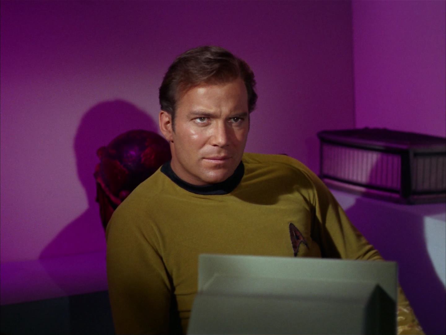 ariane179254_StarTrek_2x13_Obsession_1775.jpg