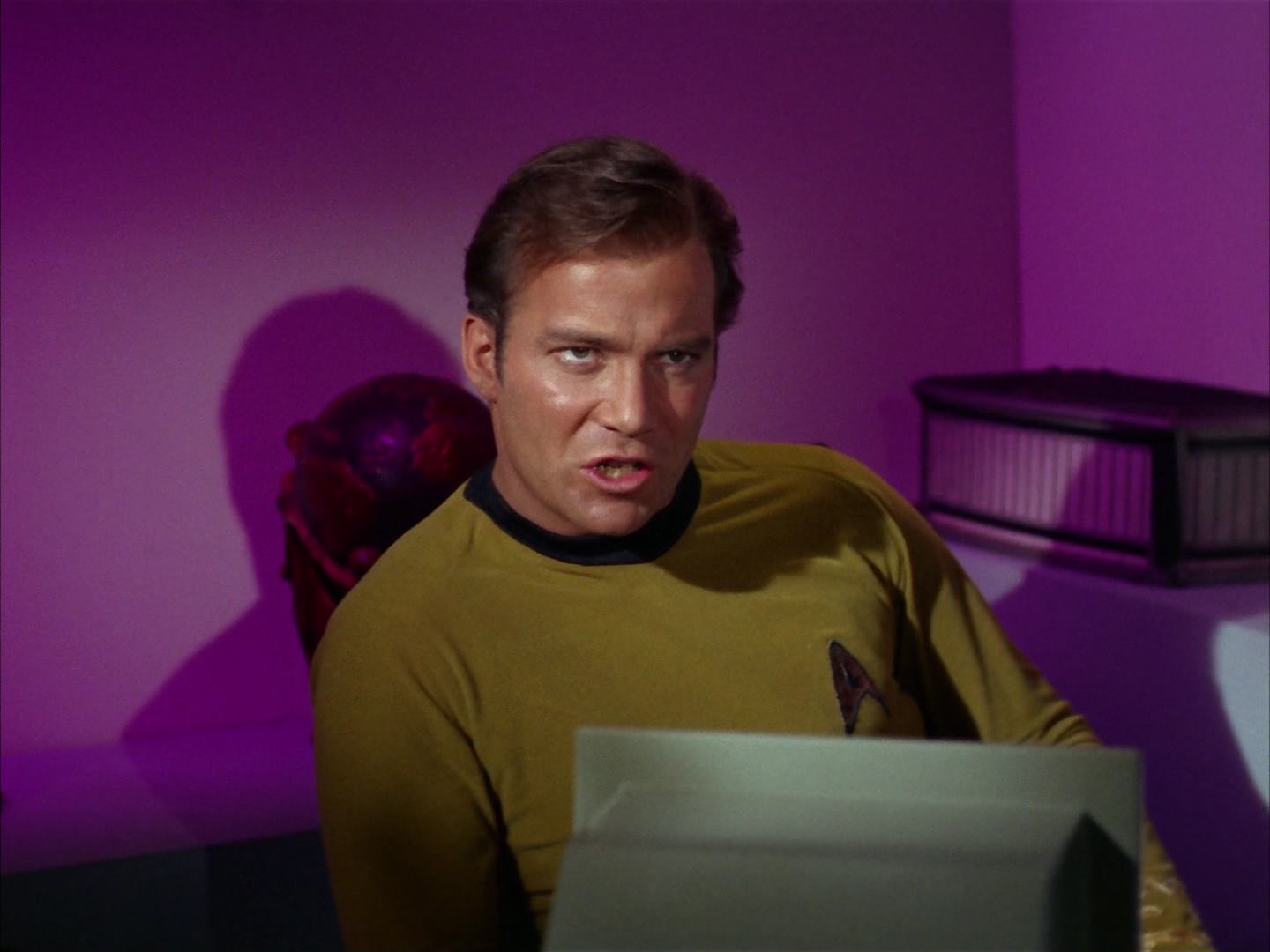ariane179254_StarTrek_2x13_Obsession_1786.jpg