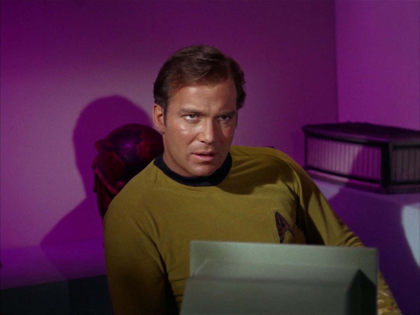 ariane179254_StarTrek_2x13_Obsession_1787.jpg