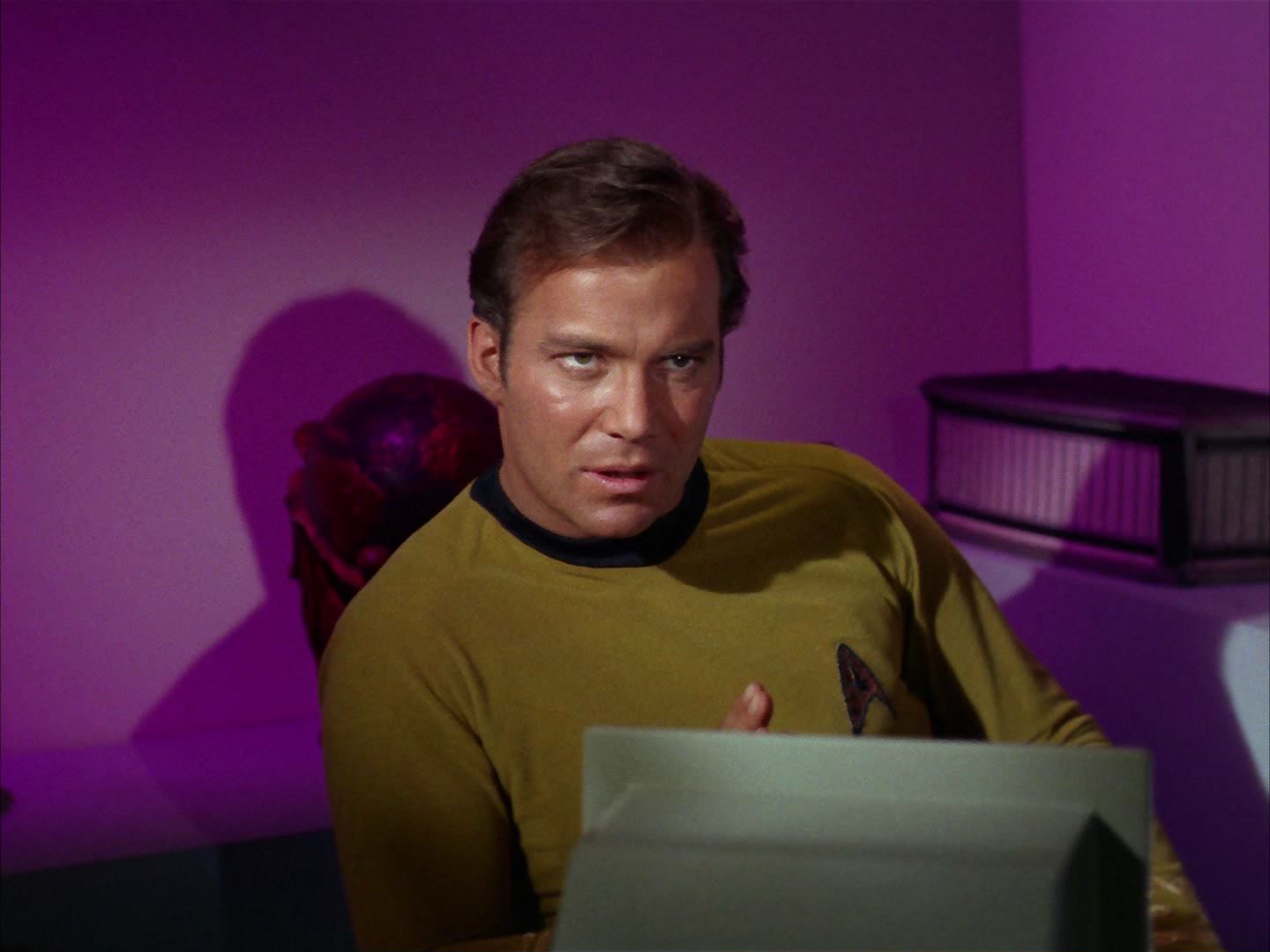 ariane179254_StarTrek_2x13_Obsession_1790.jpg