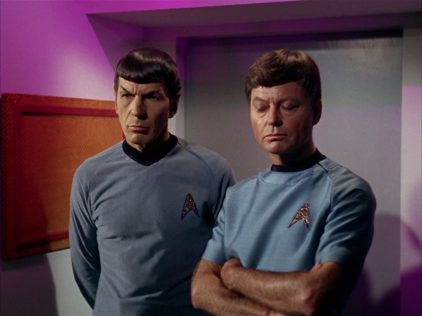 ariane179254_StarTrek_2x13_Obsession_1807.jpg