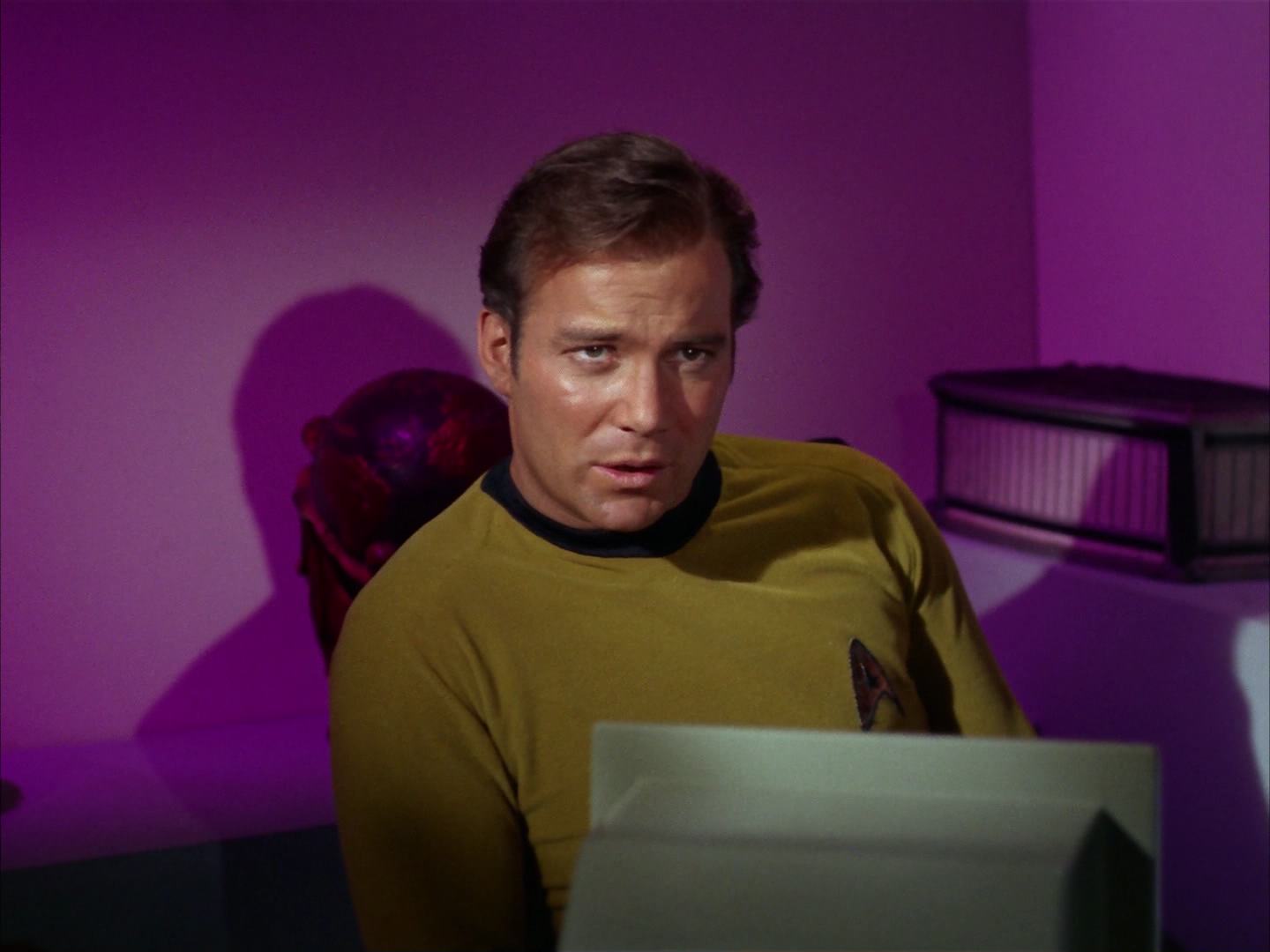 ariane179254_StarTrek_2x13_Obsession_1813.jpg
