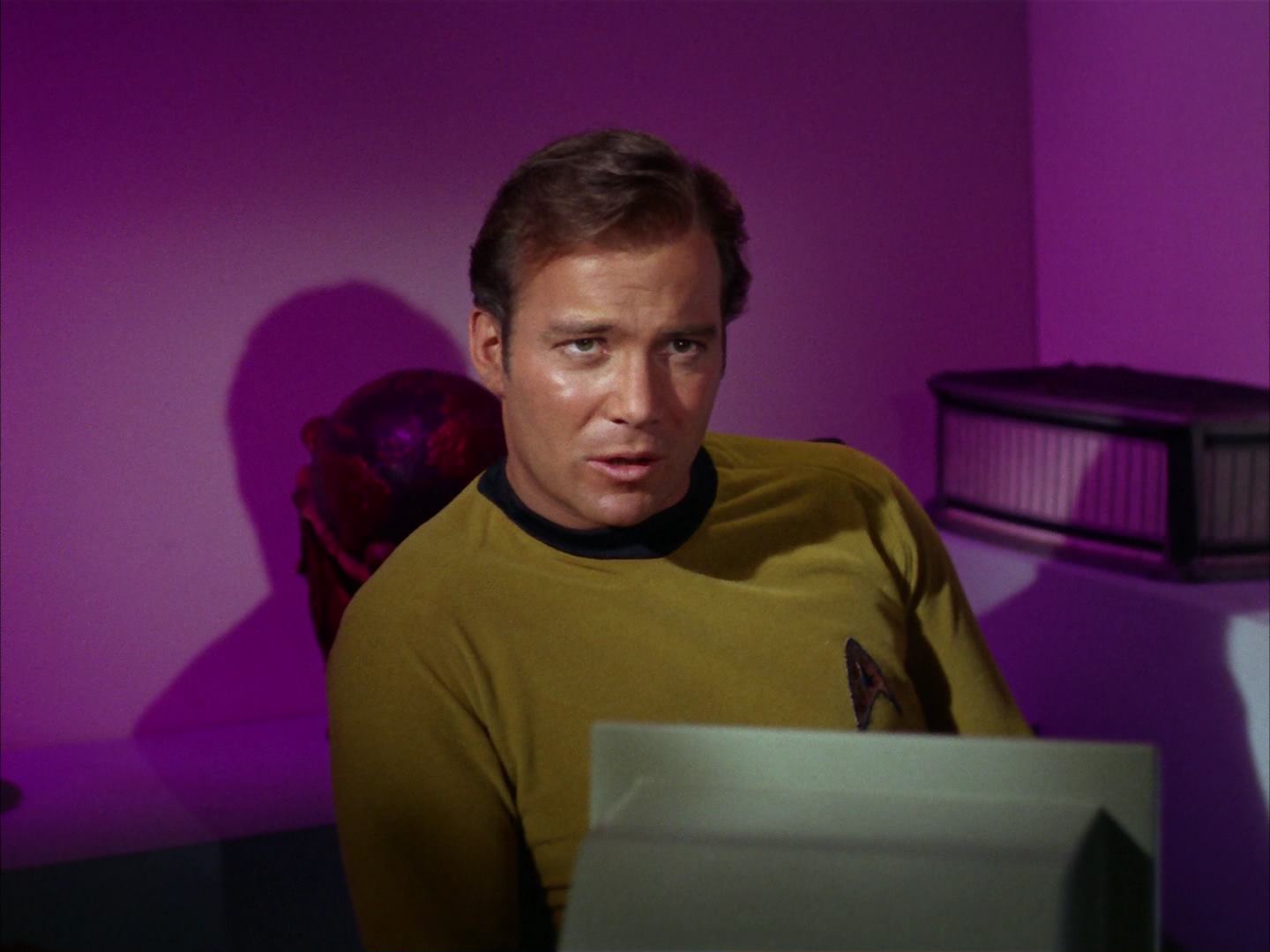 ariane179254_StarTrek_2x13_Obsession_1814.jpg