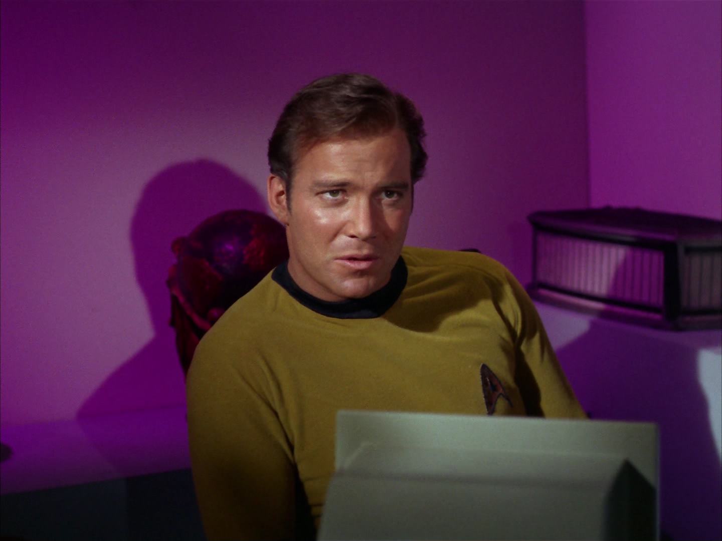 ariane179254_StarTrek_2x13_Obsession_1815.jpg
