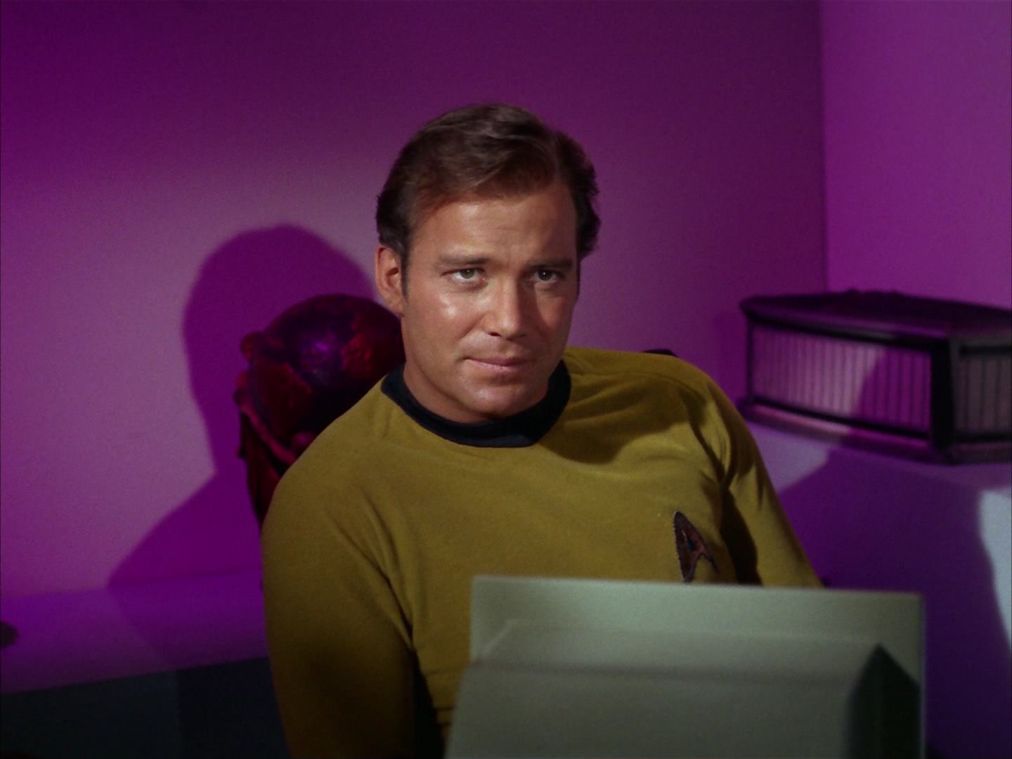 ariane179254_StarTrek_2x13_Obsession_1816.jpg