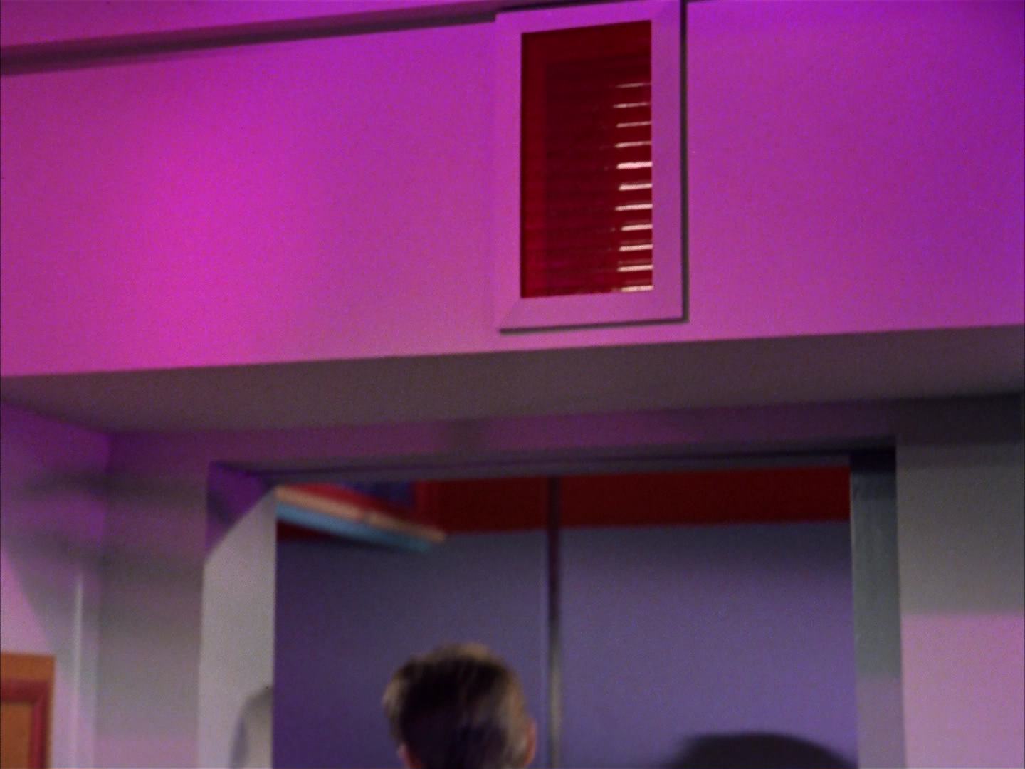 ariane179254_StarTrek_2x13_Obsession_1841.jpg