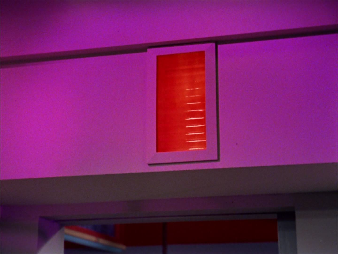 ariane179254_StarTrek_2x13_Obsession_1842.jpg