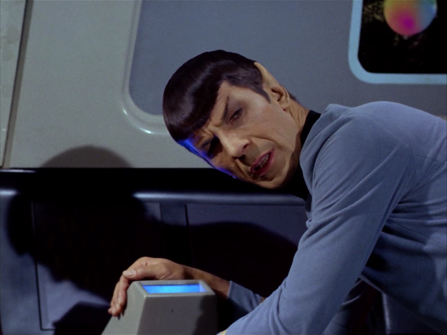 ariane179254_StarTrek_2x13_Obsession_1878.jpg