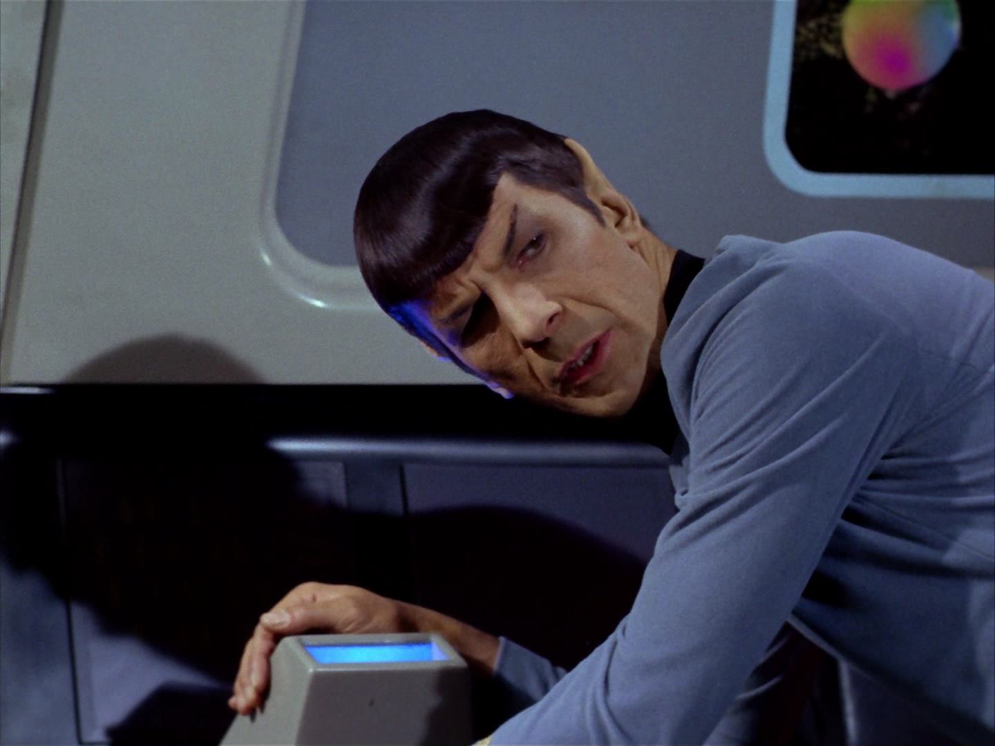 ariane179254_StarTrek_2x13_Obsession_1879.jpg