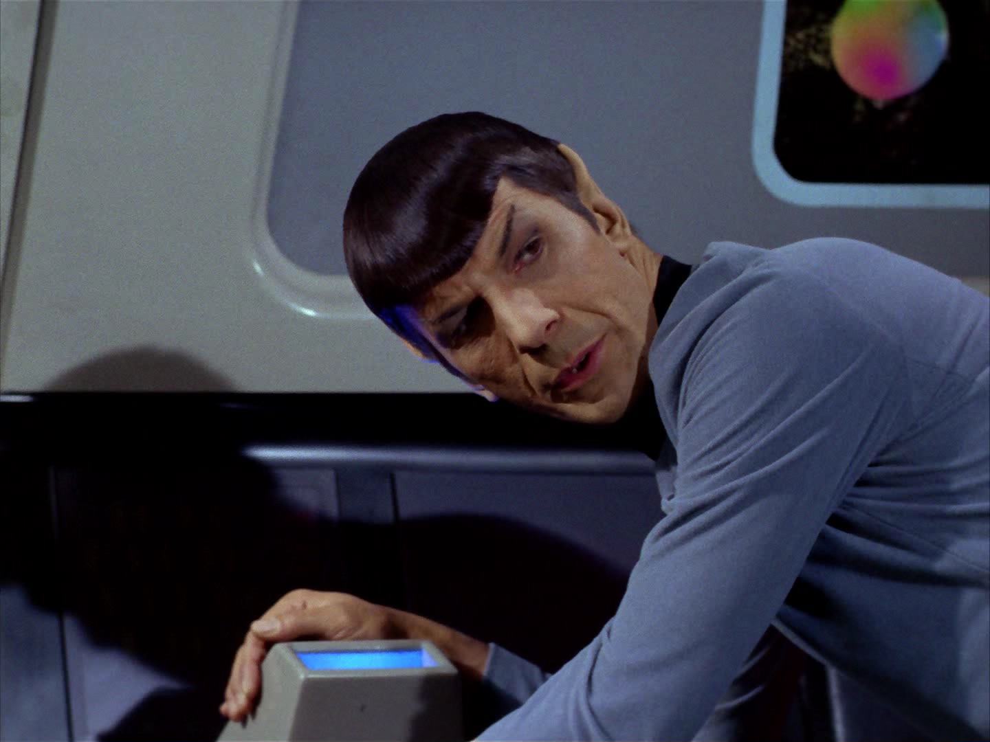 ariane179254_StarTrek_2x13_Obsession_1880.jpg