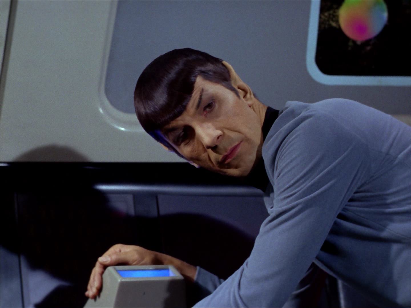 ariane179254_StarTrek_2x13_Obsession_1884.jpg