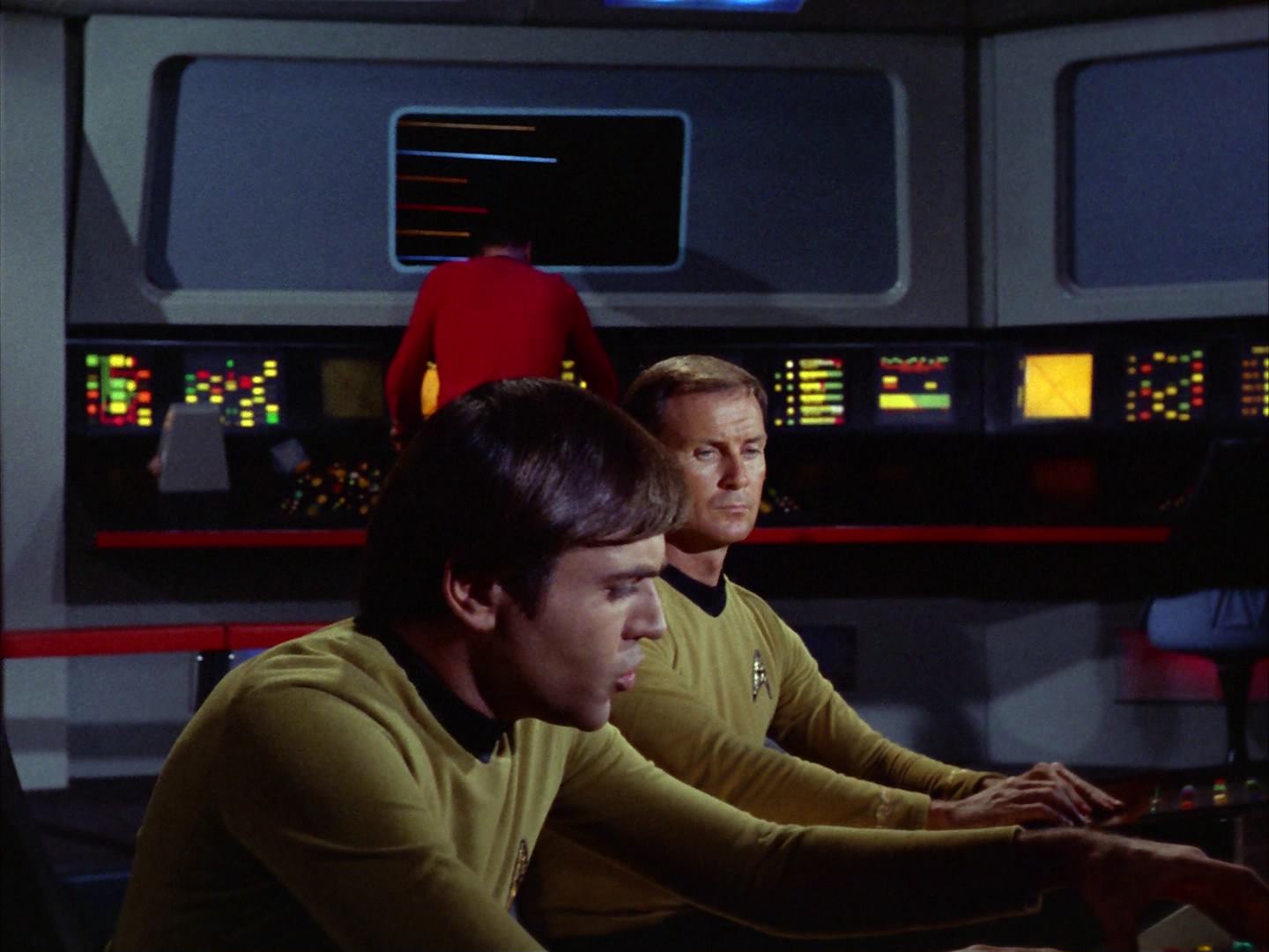 ariane179254_StarTrek_2x13_Obsession_1901.jpg