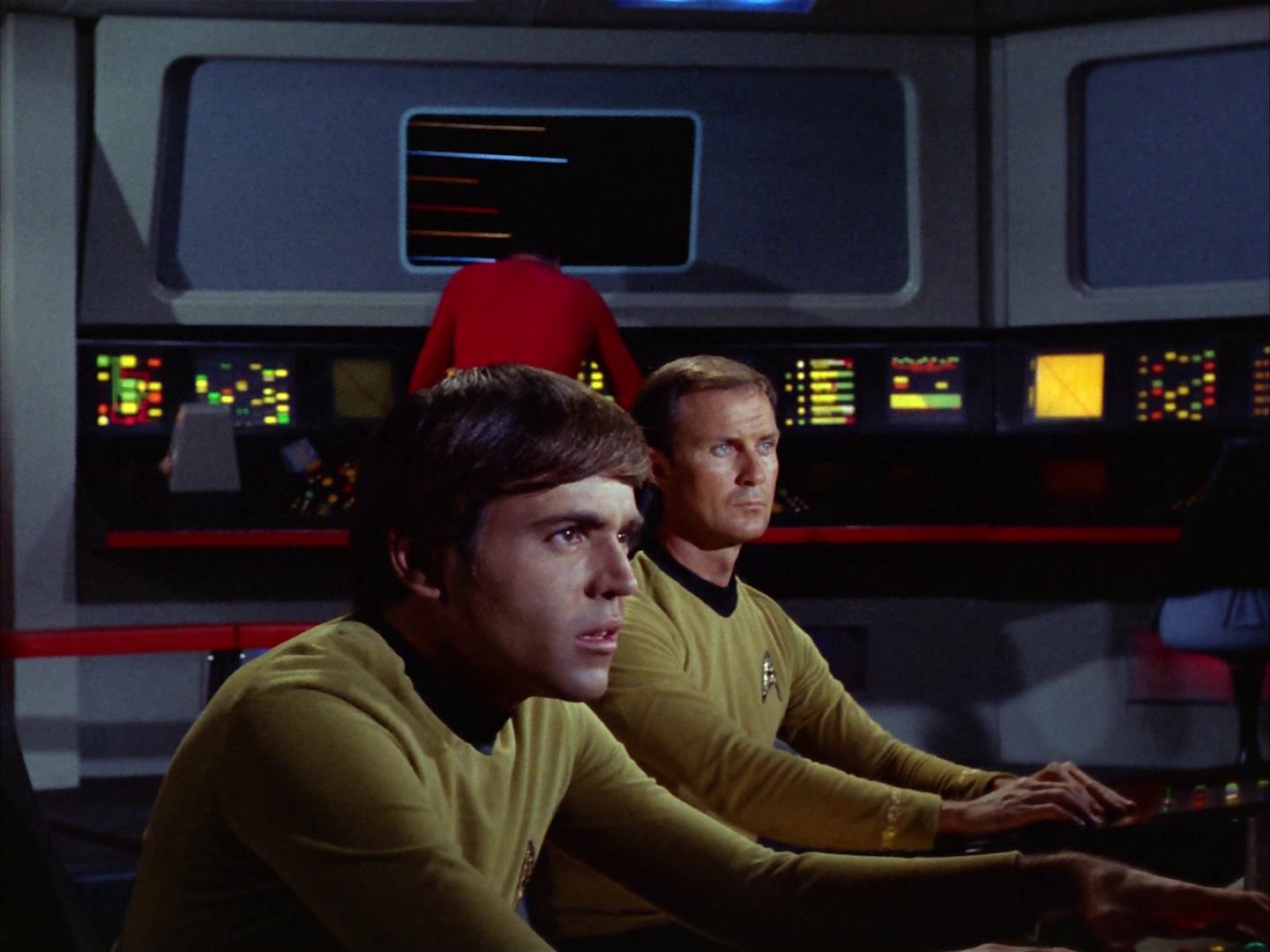 ariane179254_StarTrek_2x13_Obsession_1903.jpg