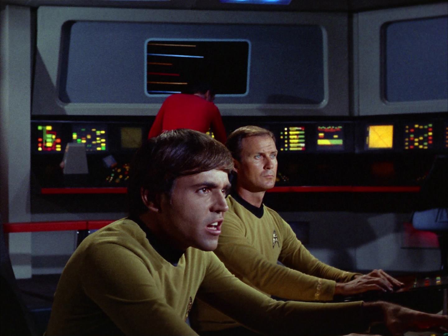 ariane179254_StarTrek_2x13_Obsession_1904.jpg