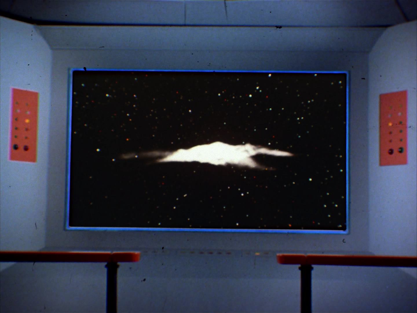 ariane179254_StarTrek_2x13_Obsession_1912.jpg