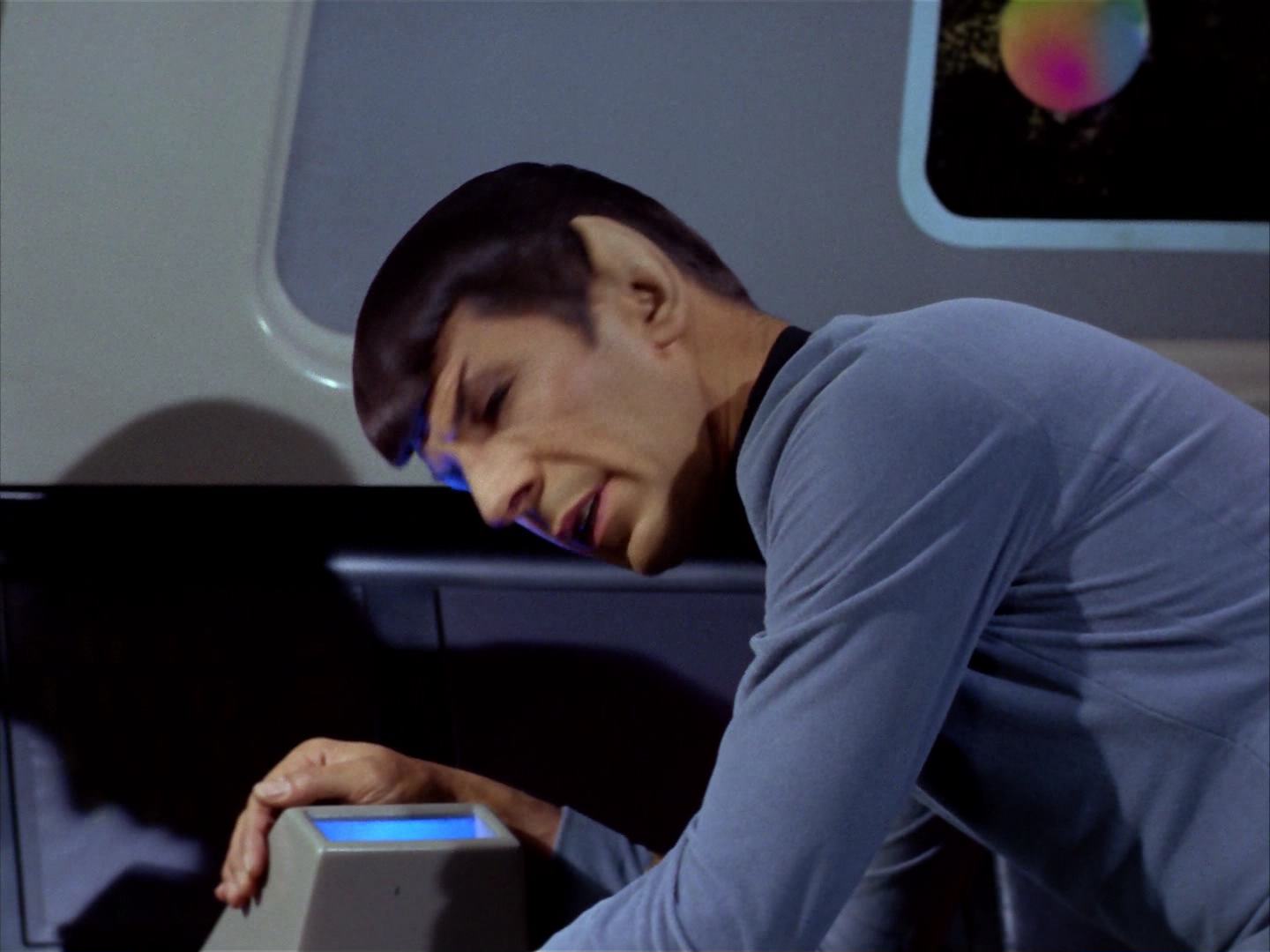 ariane179254_StarTrek_2x13_Obsession_1923.jpg