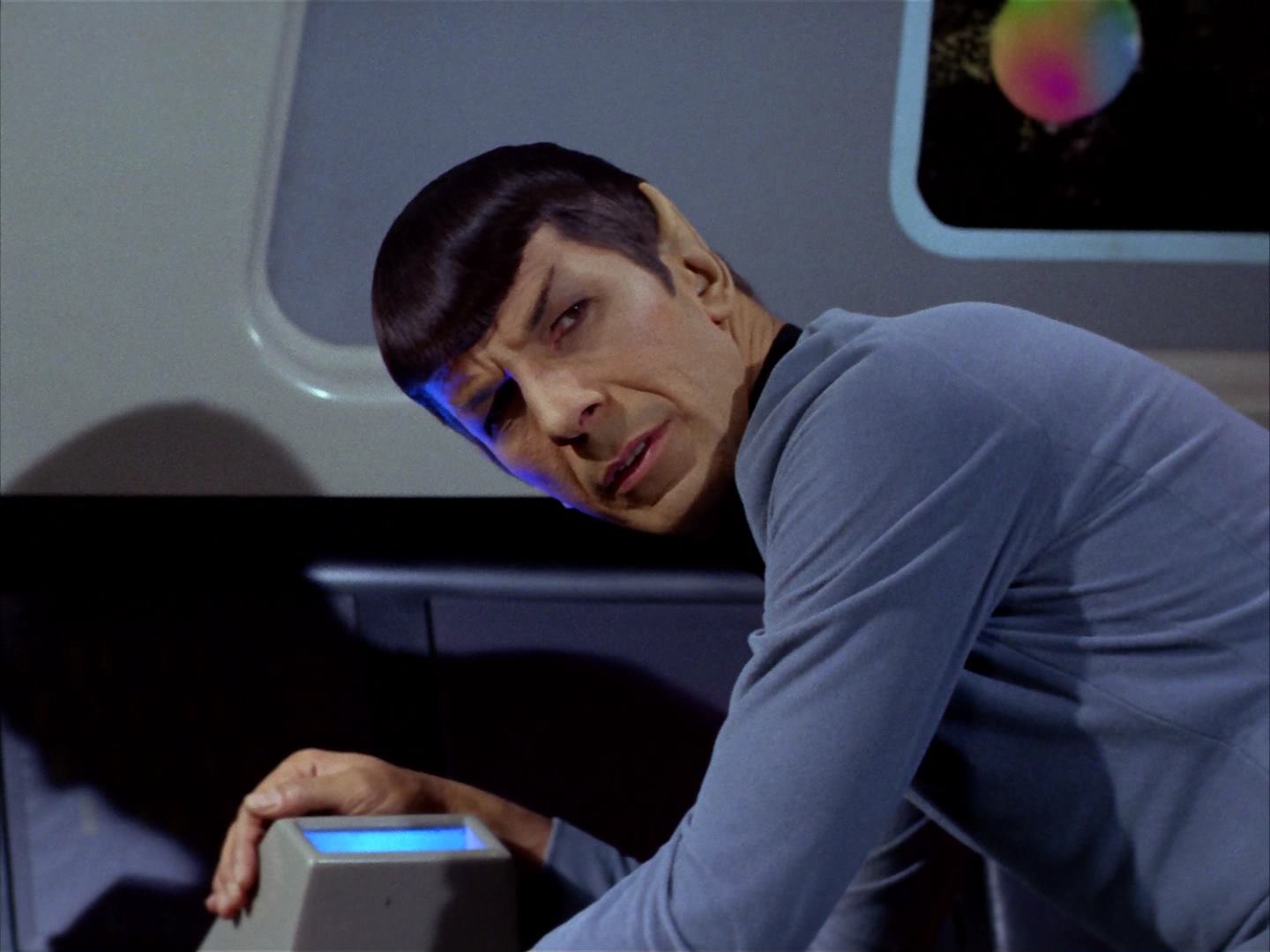 ariane179254_StarTrek_2x13_Obsession_1924.jpg