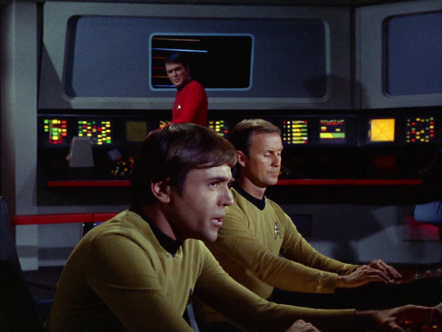 ariane179254_StarTrek_2x13_Obsession_1950.jpg