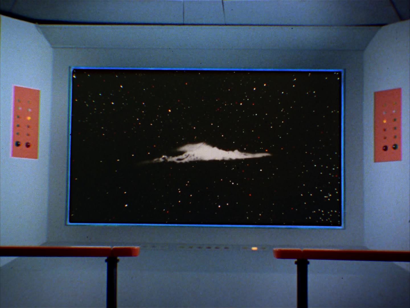 ariane179254_StarTrek_2x13_Obsession_1955.jpg