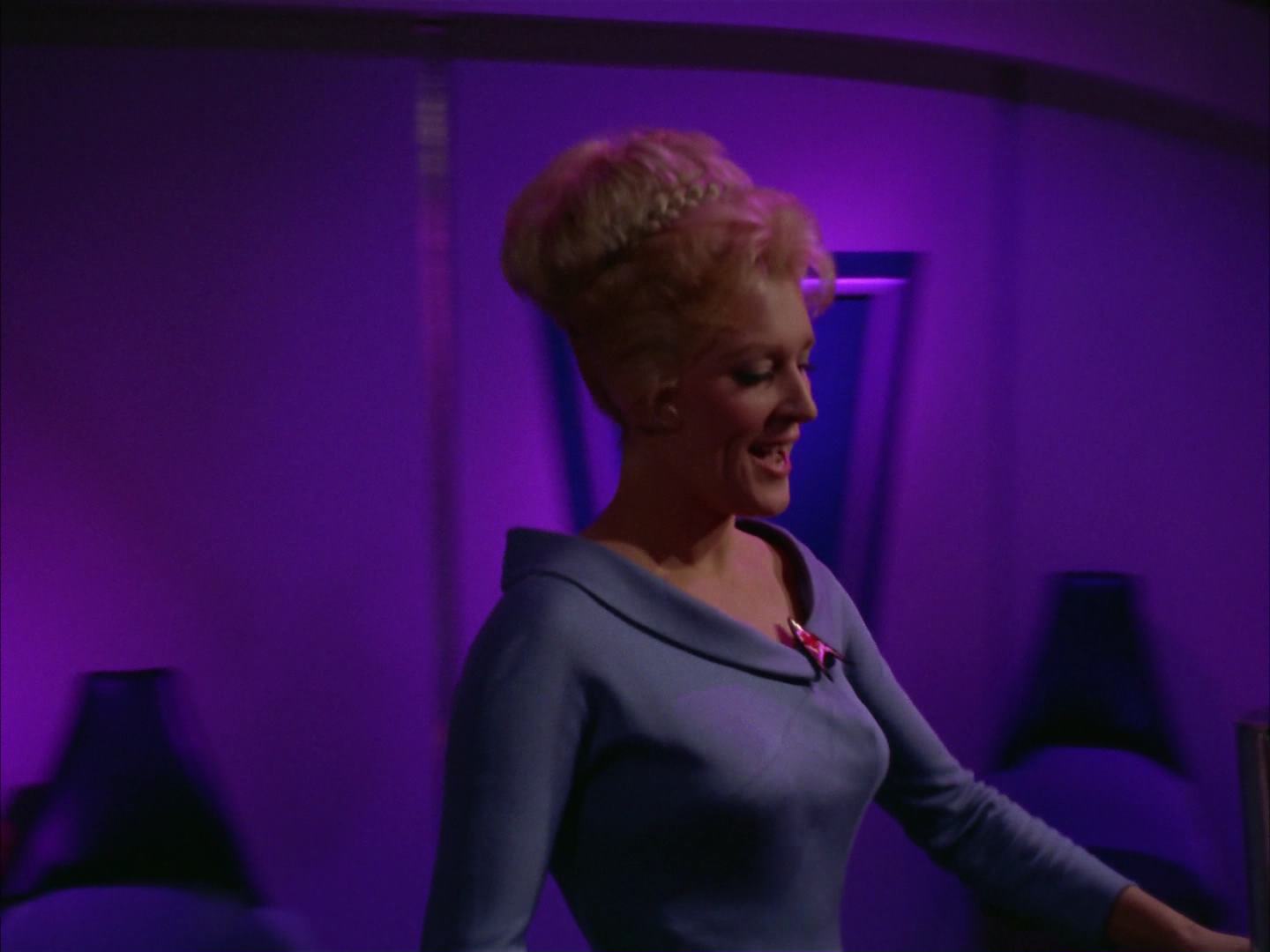 ariane179254_StarTrek_2x13_Obsession_2015.jpg