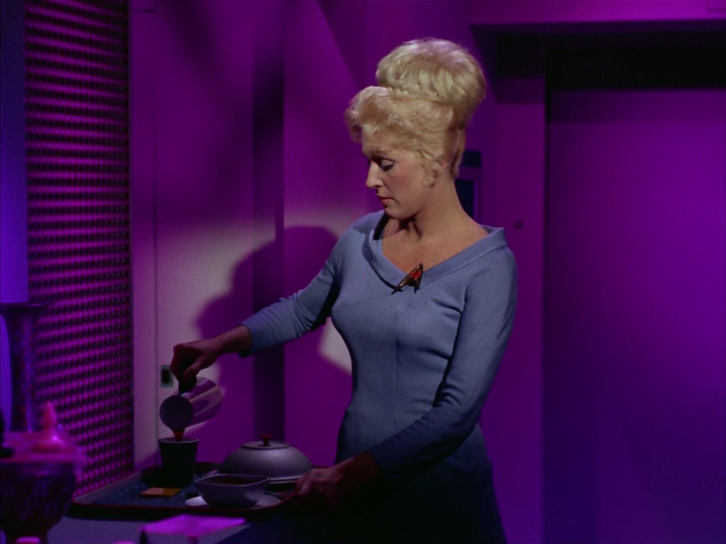 ariane179254_StarTrek_2x13_Obsession_2040.jpg