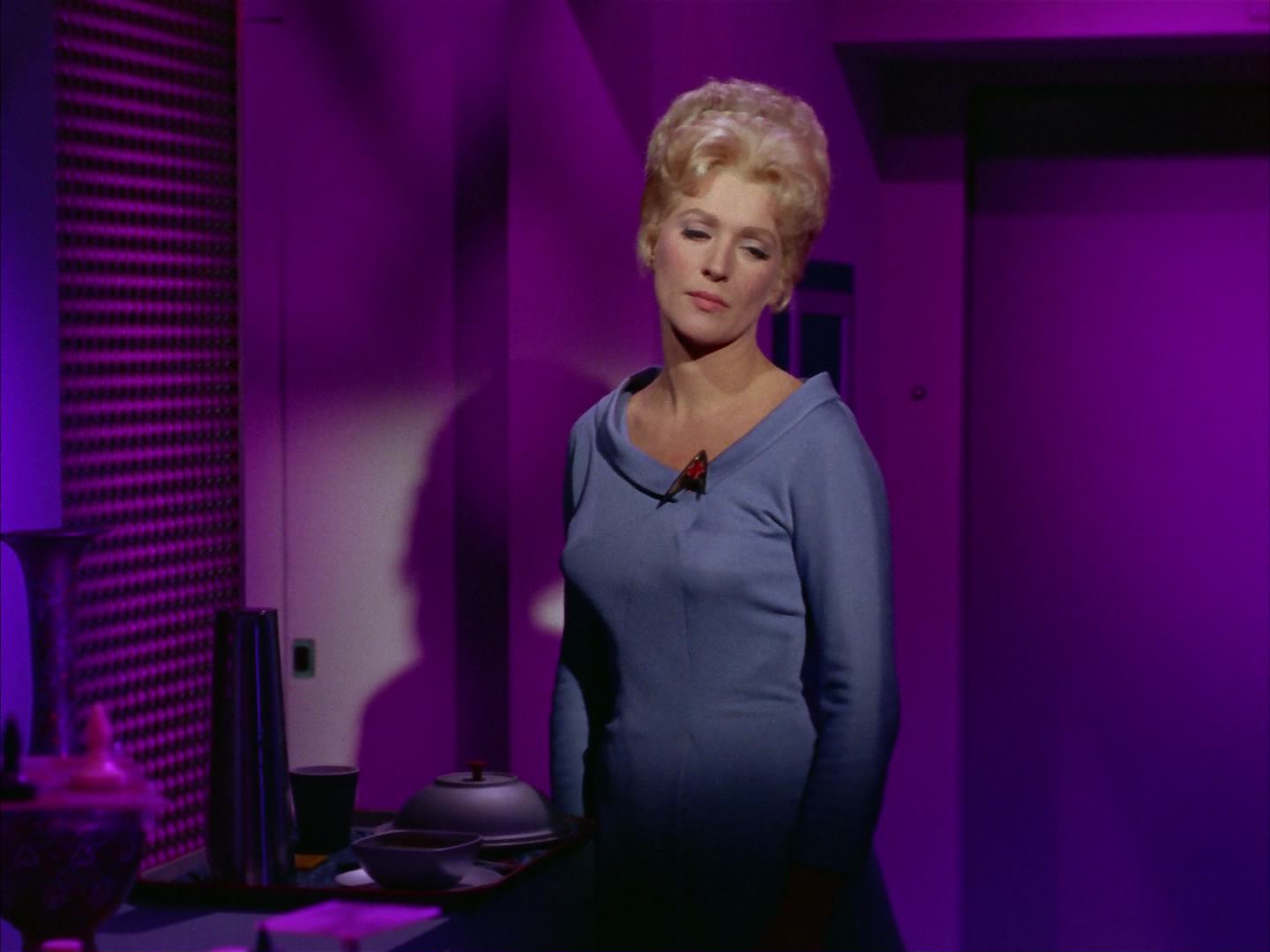 ariane179254_StarTrek_2x13_Obsession_2056.jpg