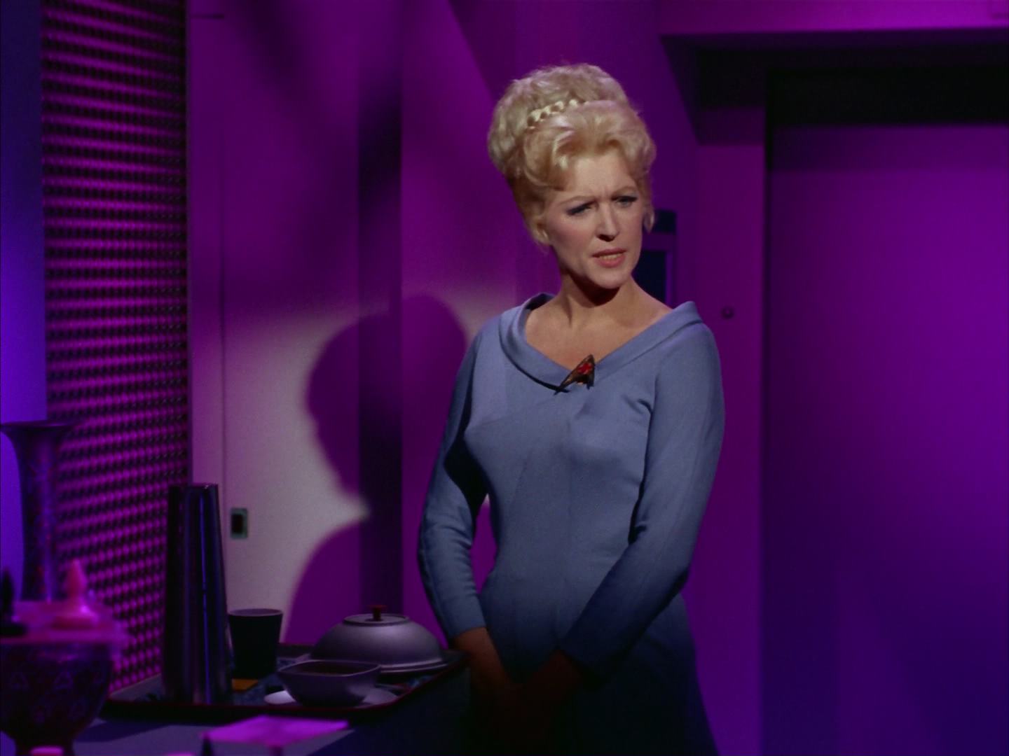 ariane179254_StarTrek_2x13_Obsession_2063.jpg