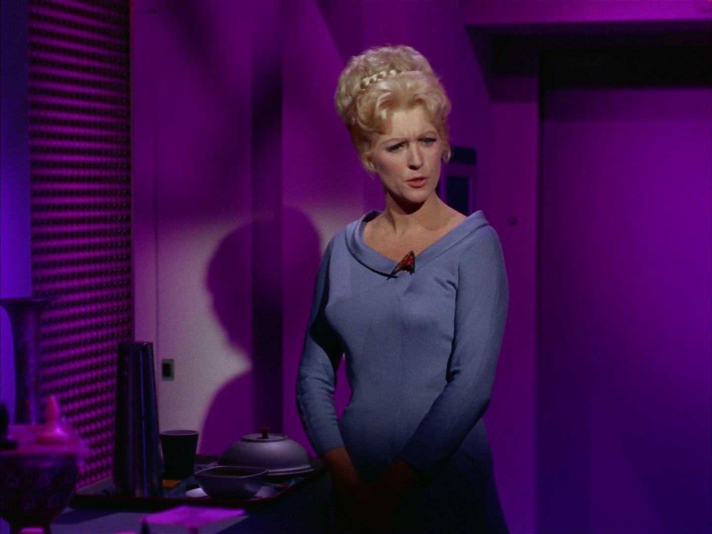 ariane179254_StarTrek_2x13_Obsession_2064.jpg