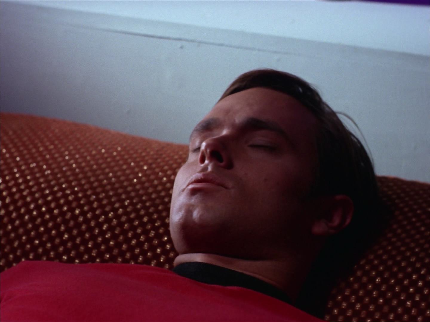 ariane179254_StarTrek_2x13_Obsession_2067.jpg