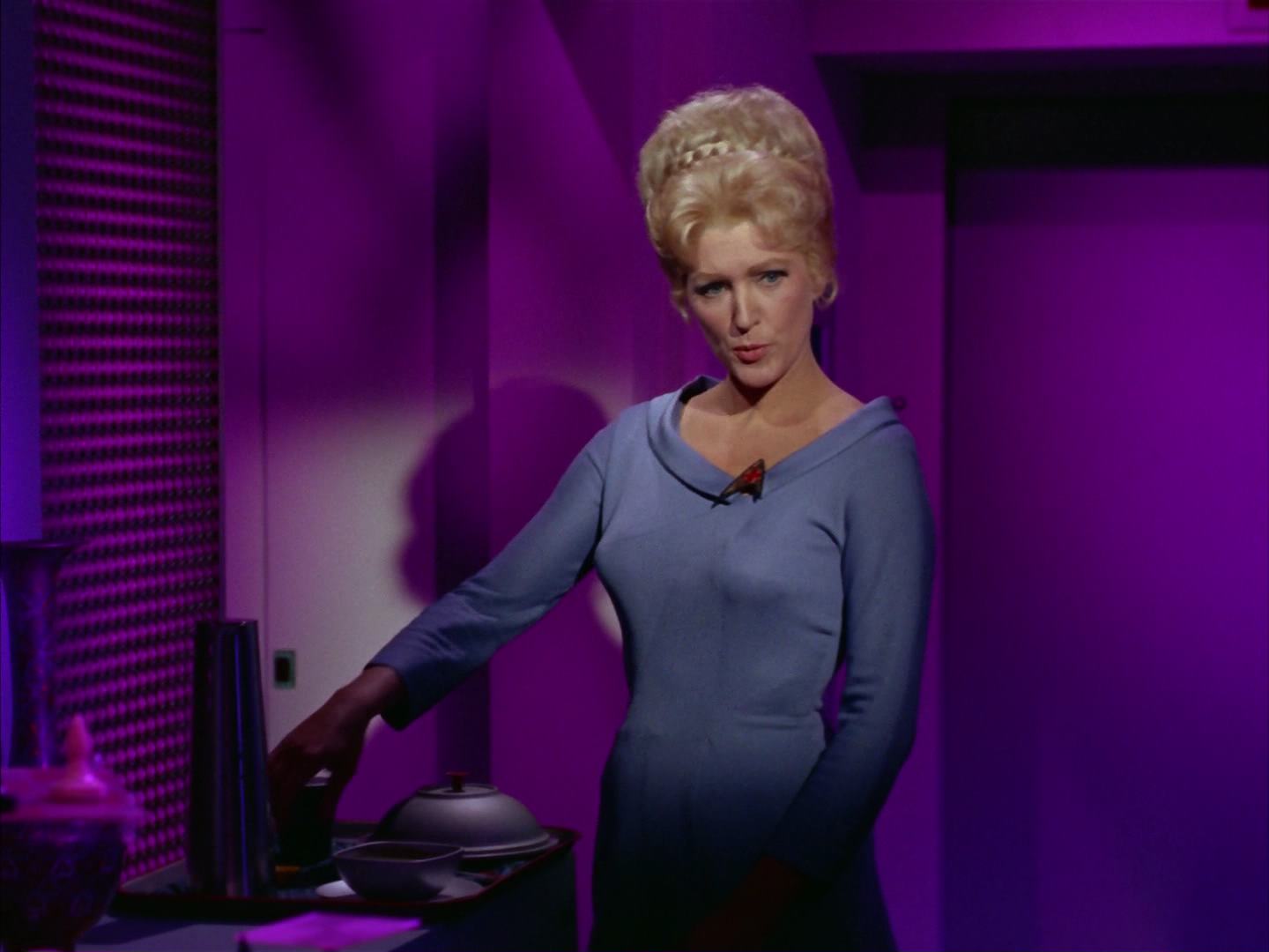 ariane179254_StarTrek_2x13_Obsession_2070.jpg