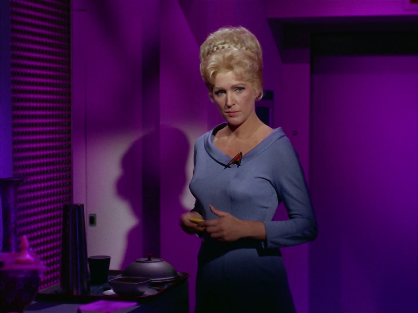 ariane179254_StarTrek_2x13_Obsession_2072.jpg
