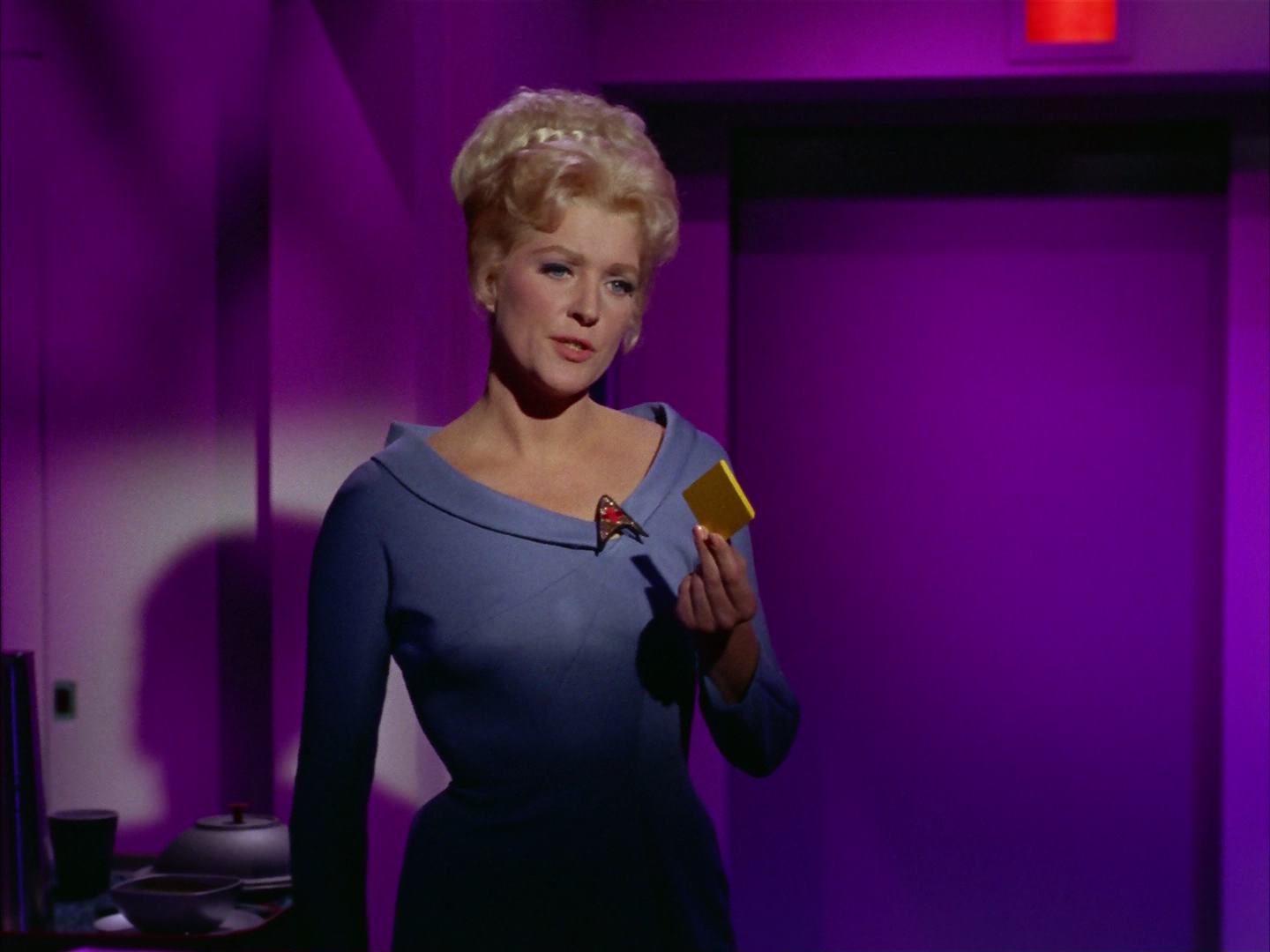 ariane179254_StarTrek_2x13_Obsession_2075.jpg